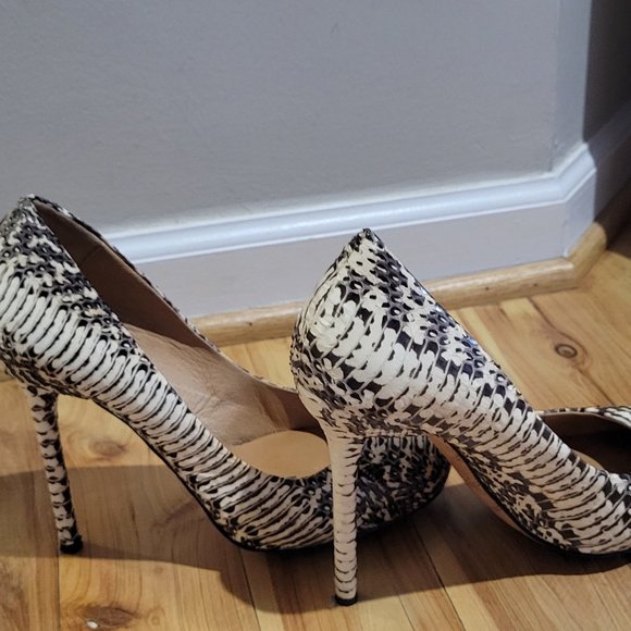 L.A.M.B Snakeskin Shoes (Size 9) - Picture 2 of 4